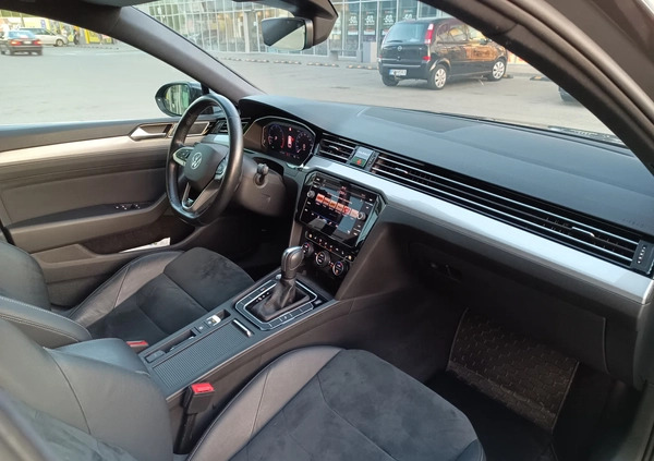 Volkswagen Passat cena 115000 przebieg: 71777, rok produkcji 2020 z Chodzież małe 172